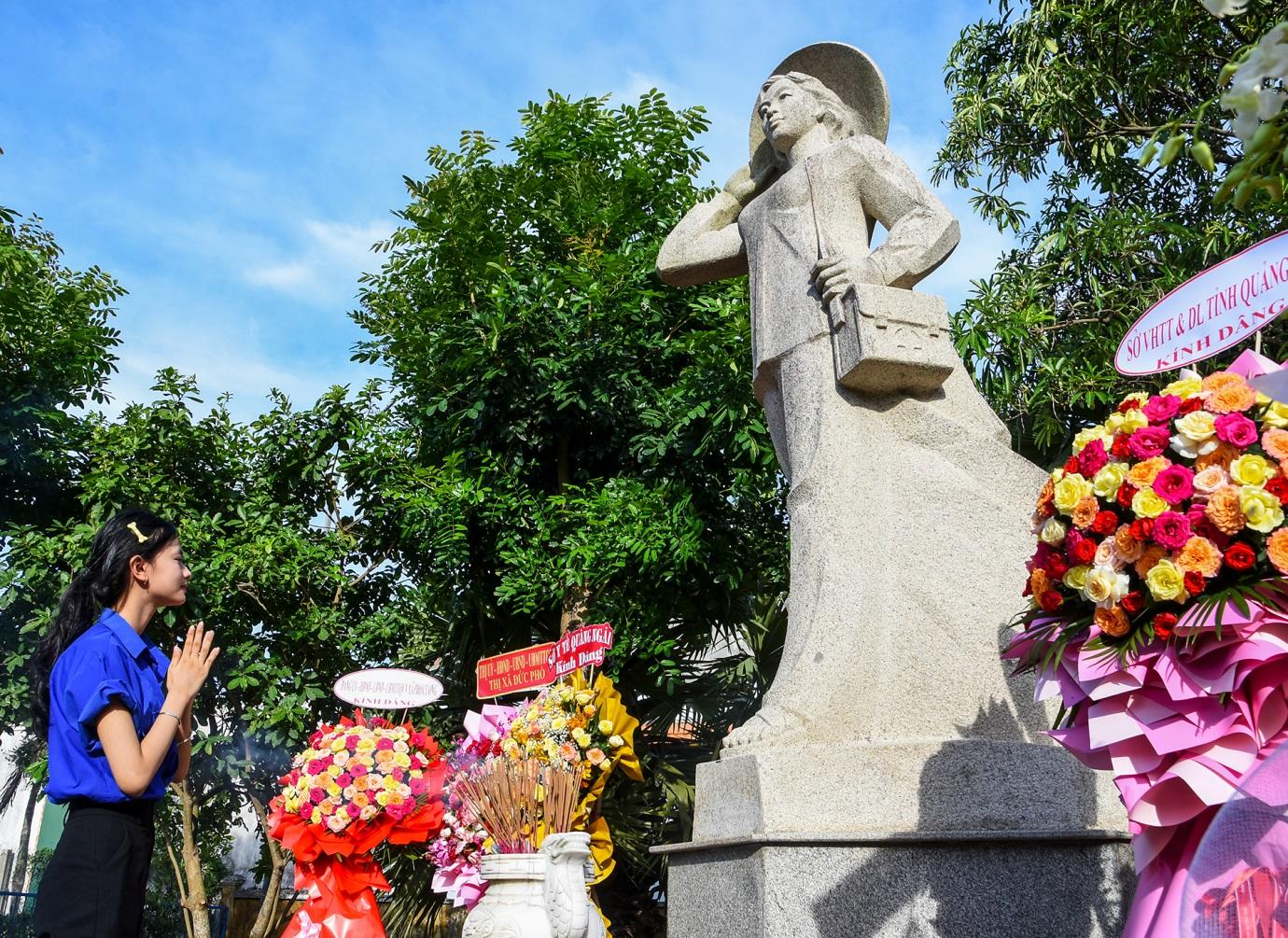 Hai ca khúc hướng tới tri ân các anh hùng liệt sĩ.