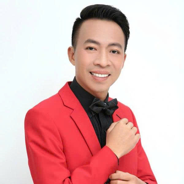 Ca sĩ Việt Hoàn